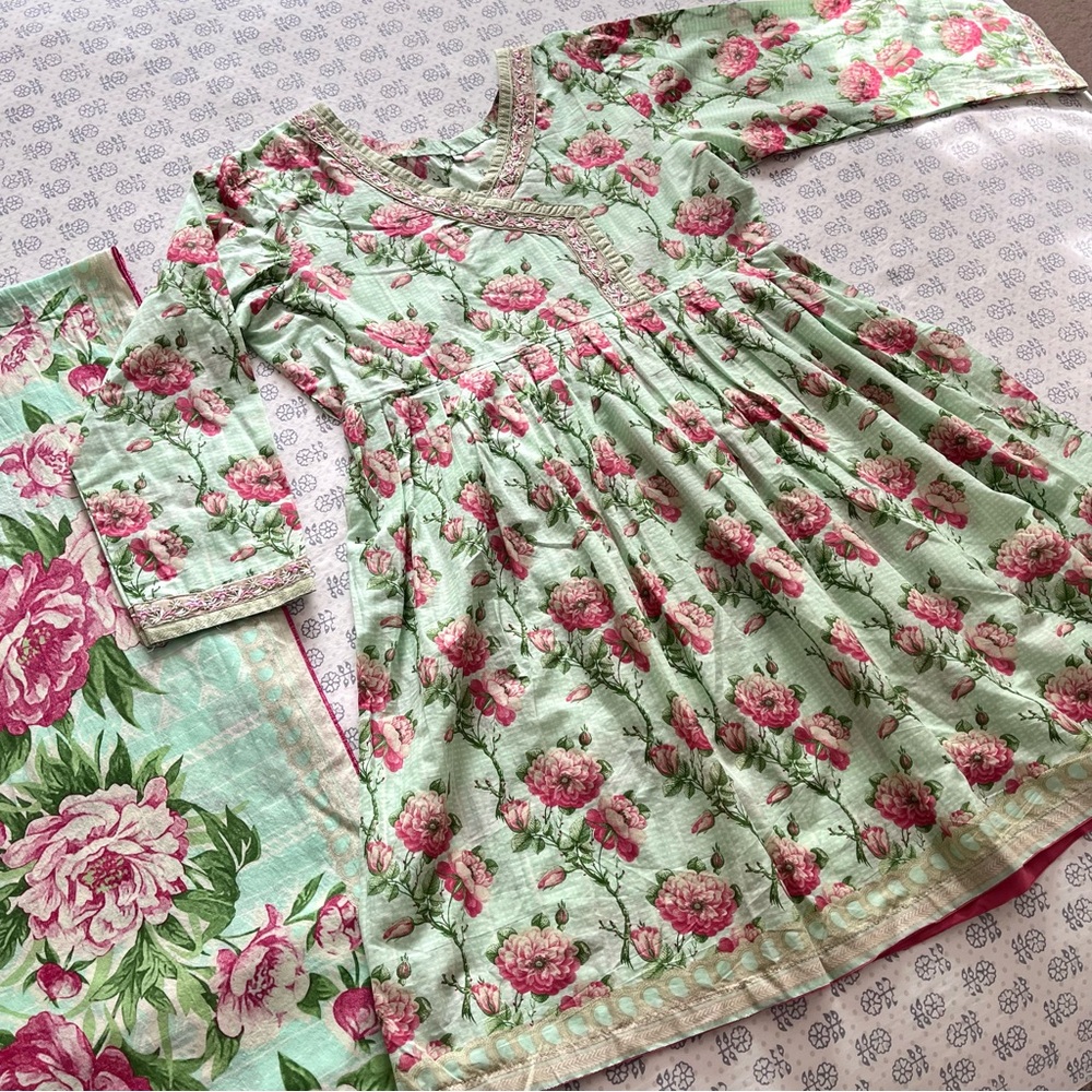 NEW 2pc Floral Kameez & Dupatta